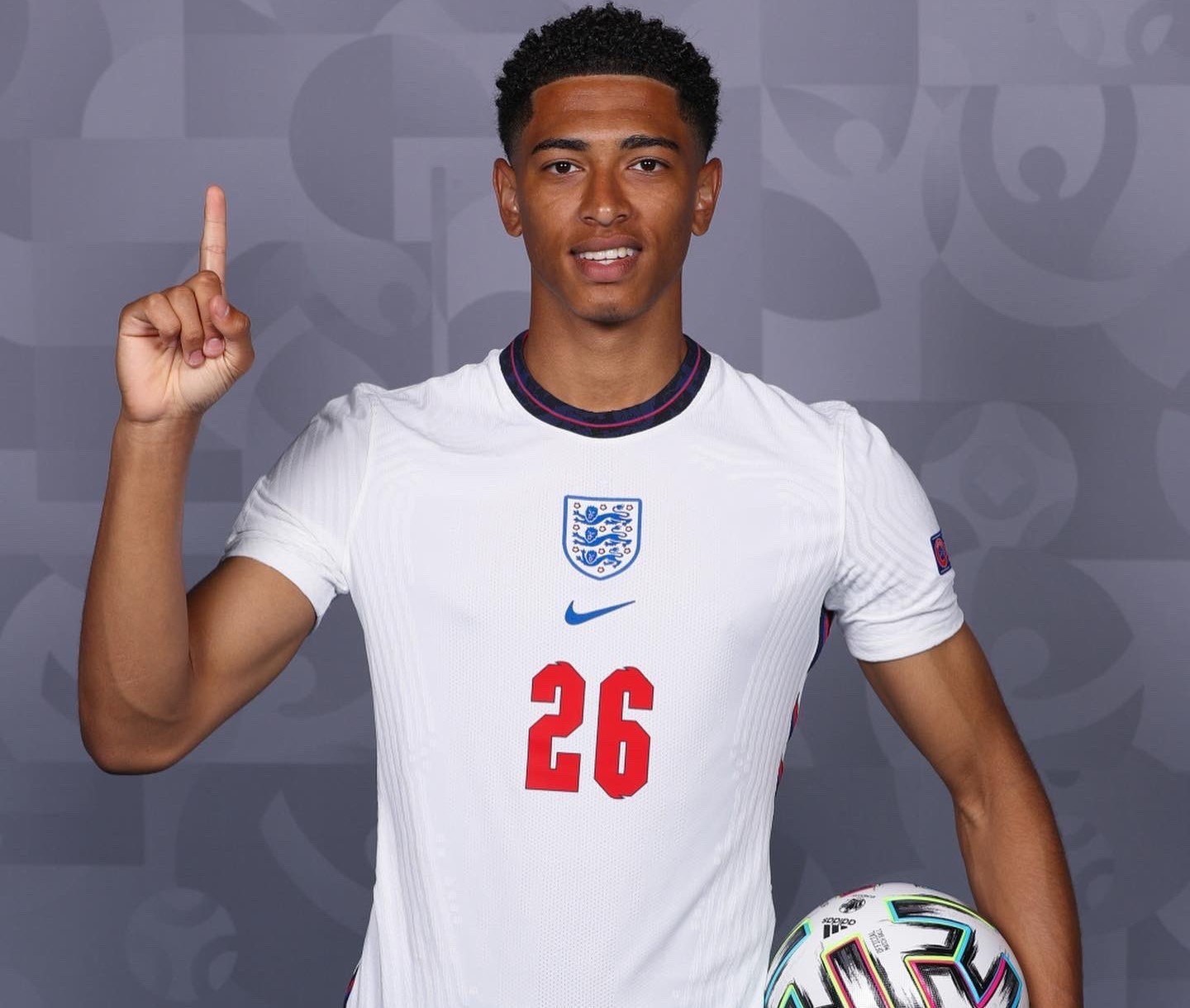 媒体人：北京国安要解散是假消息，想要帮助国安的人有很多