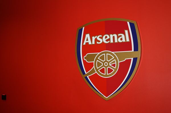 足球世界杯官方球票再次被抢空，黄牛疯狂加价（足球世界杯官方门票再度售罄，黄牛加价飙升）