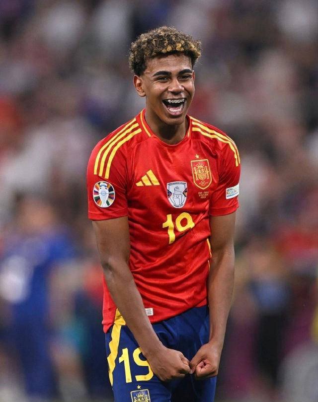 罗马VS科莫首发：曼尼奇、佩莱格里尼、苏莱先发（罗马对阵科莫首发出炉：曼尼奇、佩莱格里尼、苏莱领衔）