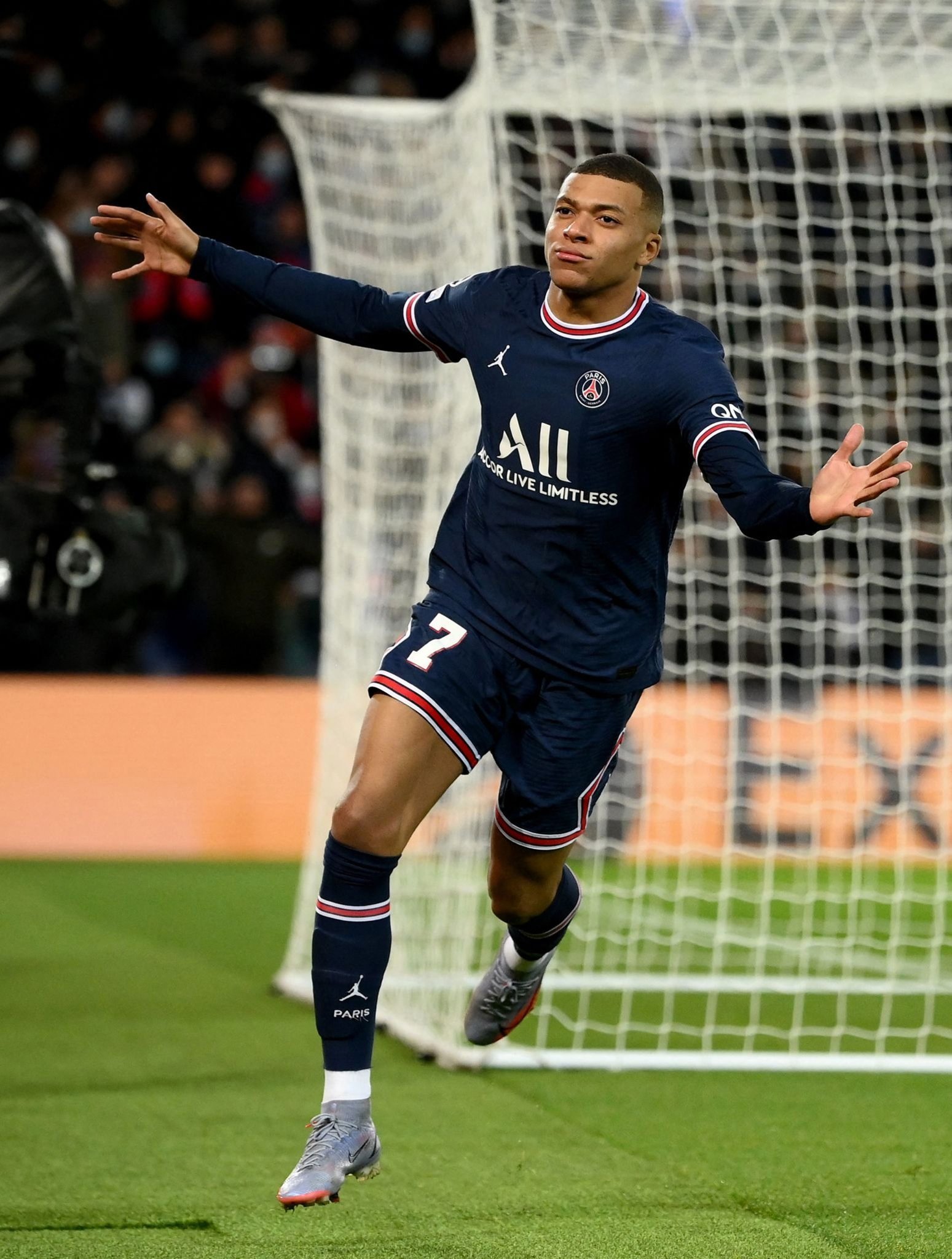 伊拉克主帅：回到主场我们要为全国球迷而战，全力争取胜利（伊拉克主帅：重返主场为全国球迷而战，尽全力争胜）