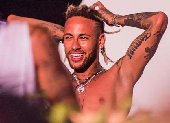 阿斯：伊萨克缺席利物浦赛前合练，将错过对阵皇马欧冠焦点战（阿斯：伊萨克缺席利物浦赛前训练，欧冠战皇马将无缘出场）