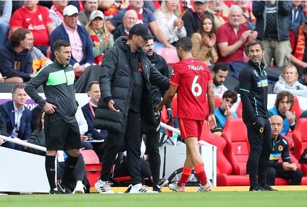 恩德里克和罗克因未上场导致身价暴跌，罗克选择外租后身价暴涨，均需在联赛中积累经验。（出场不足致身价下滑，罗克外租后飙升；恩德里克与罗克亟需联赛实战历练）