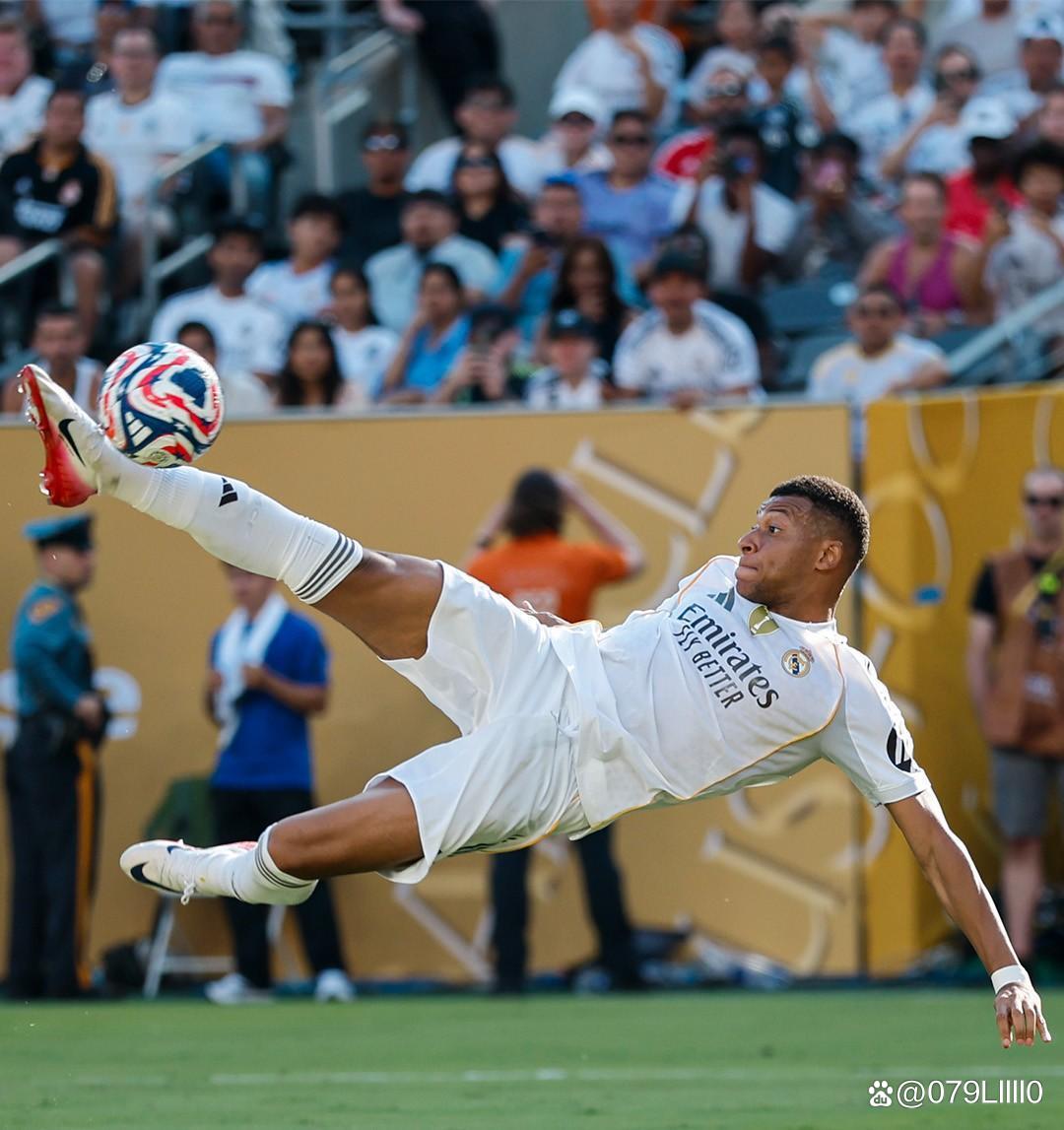 前青训教练：有曼联青训球员外租离队后耍大牌 经常有人不服气（前青训教练称部分曼联青训球员外租后摆架子，队内不满情绪频现）