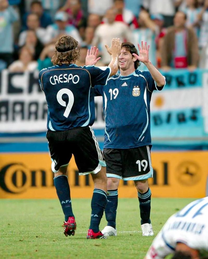 意媒：那不勒斯冬窗有意格雷茨卡，拜仁不愿赛季中途放人（意媒：那不勒斯盯上冬窗引进格雷茨卡，拜仁无意赛季中期放人）