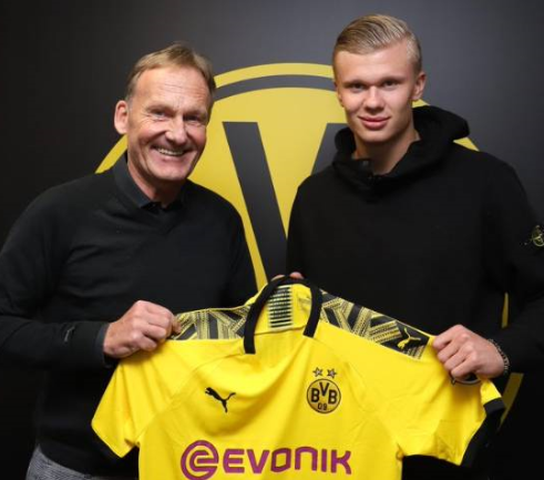 迈阿密国际夺美职联冠军，梅西淡定队友狂欢