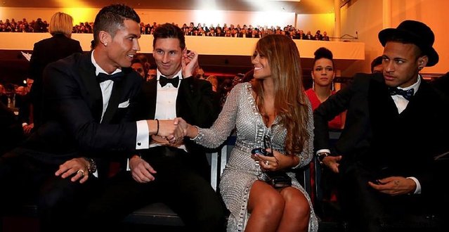 足协杯决赛——中国足坛本年度最后一场焦点战！明晚...