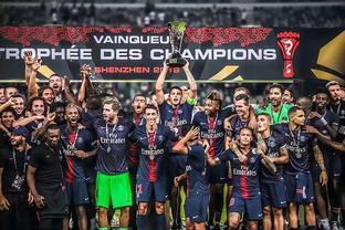 致敬李惠堂，赞助商犀旺送给魏祥鑫一颗柚子足球